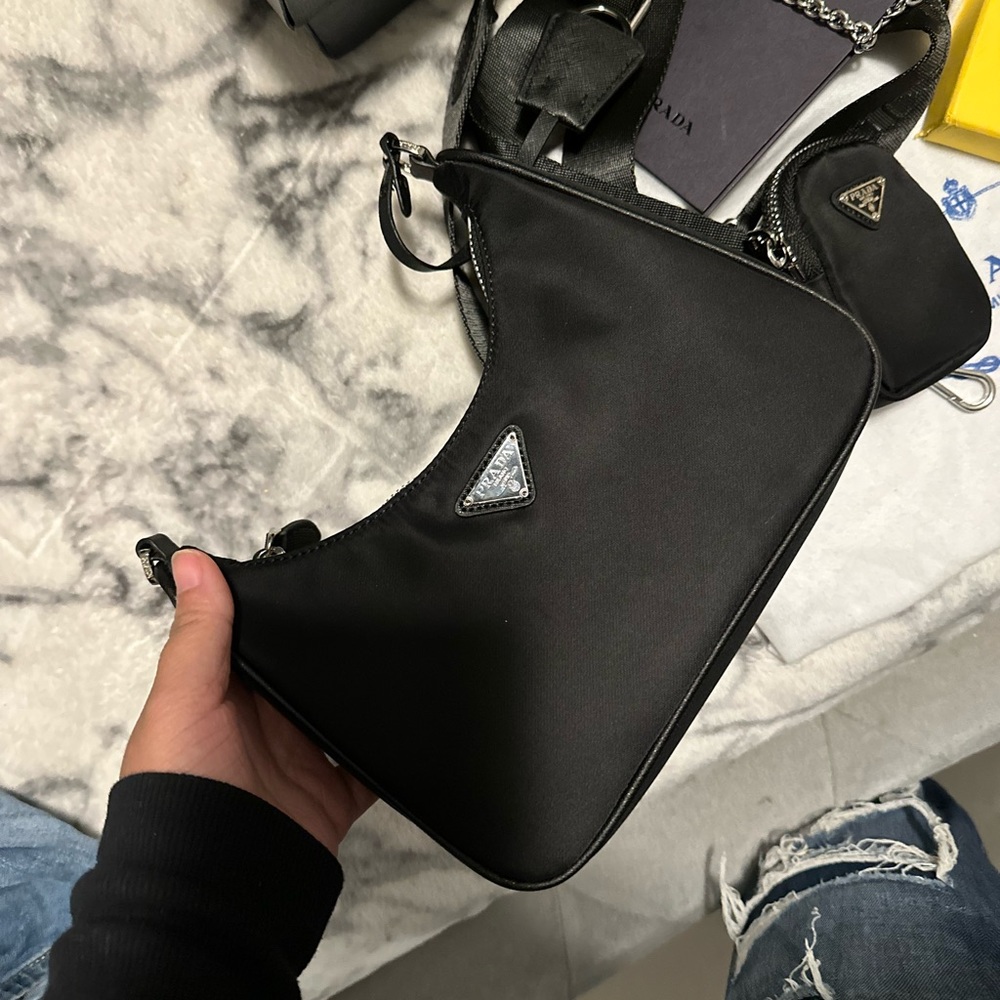 Authentic Prada Re-edition Nilon bag - Picture 5 of 5